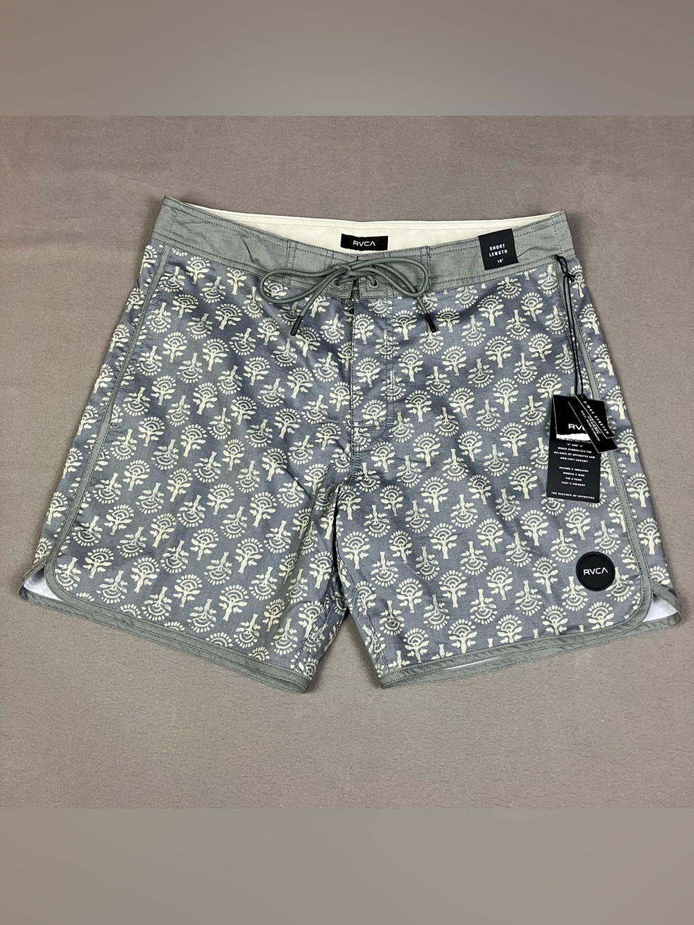 RVCA Freeport Trunks Men’s Size Green Grey Floral 16 Board Shorts NWT!